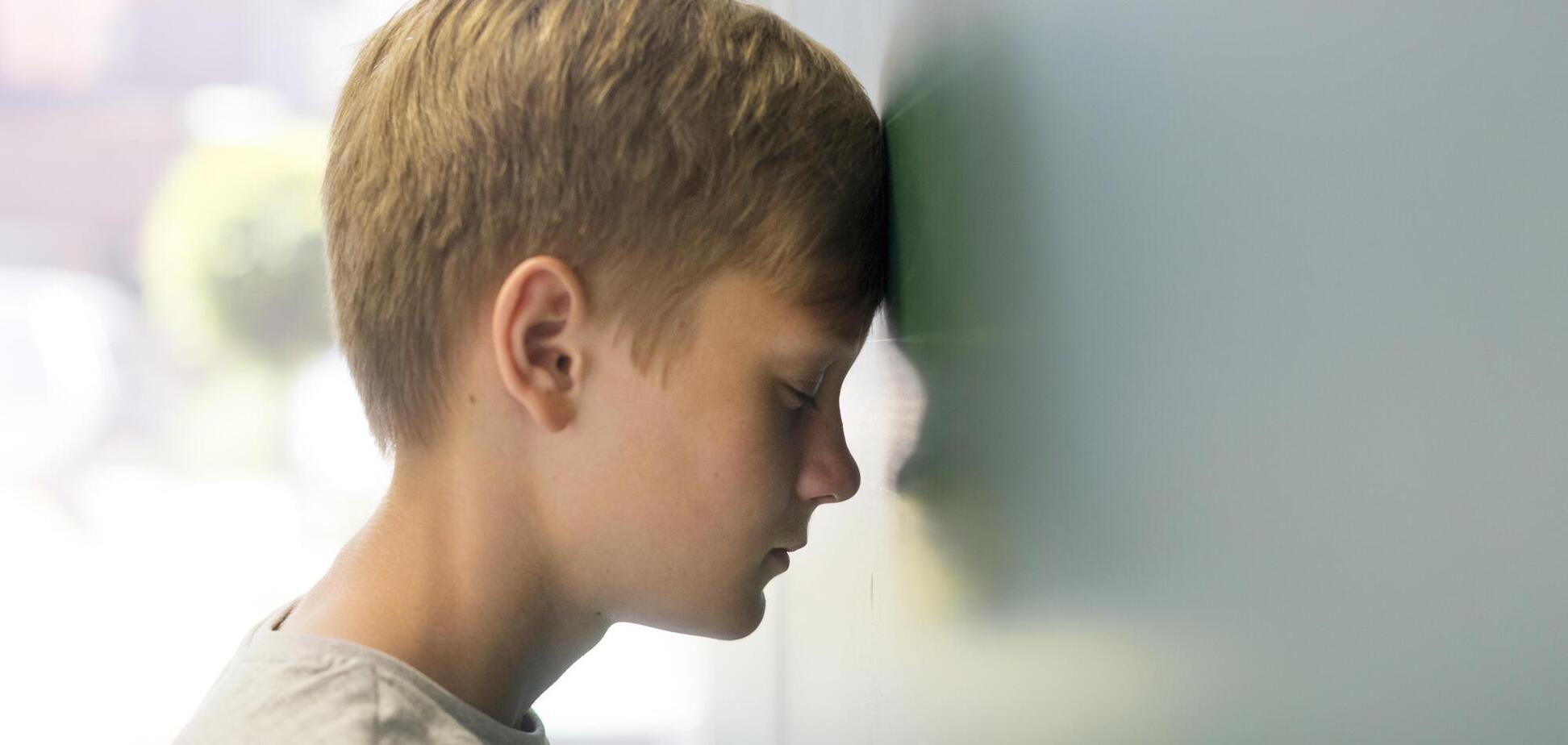 "Обзывала баранами, ударила головой о книгу": школьники села Кировоградской области пожаловались на учительницу. Детали скандала