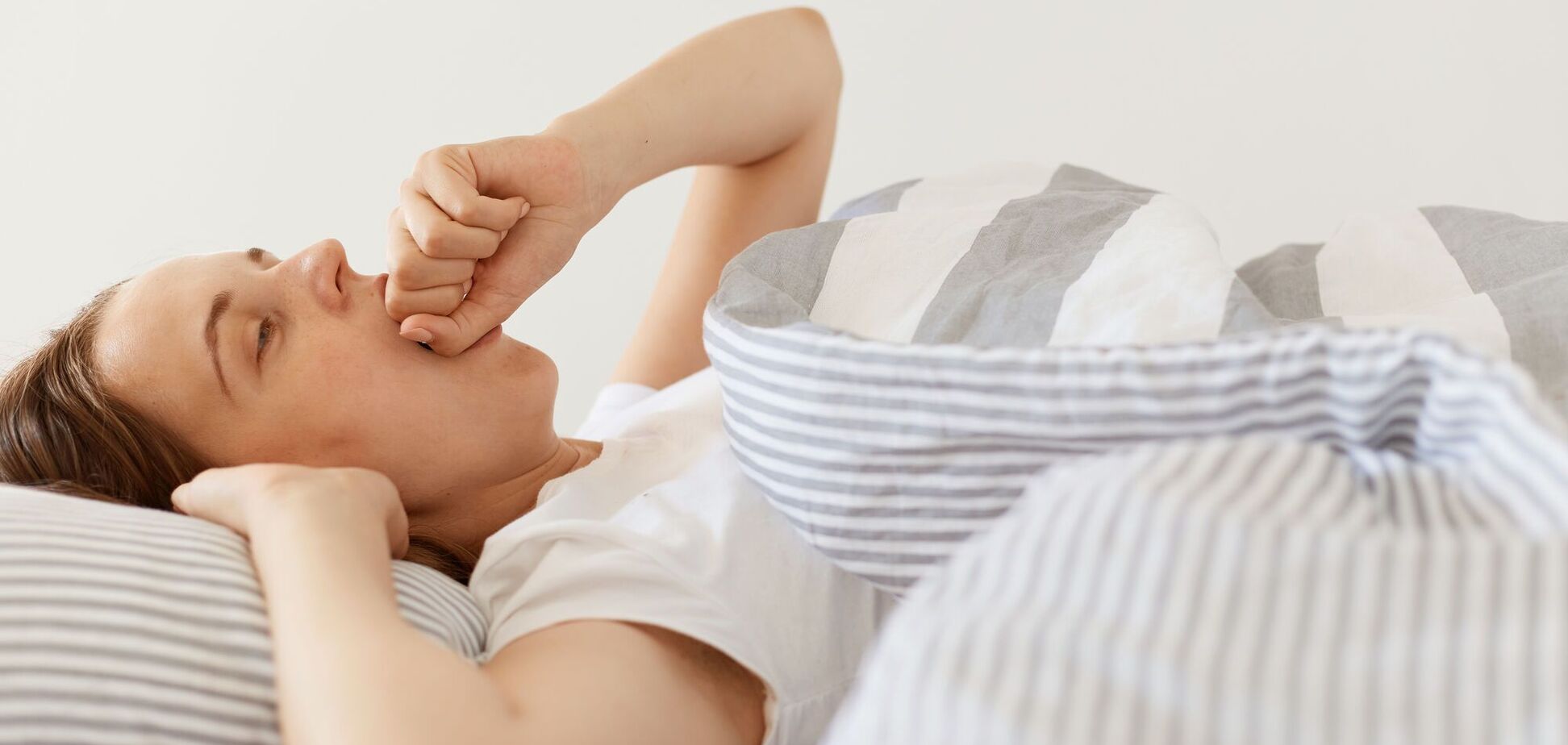 Чому люди розмовляють уві сні