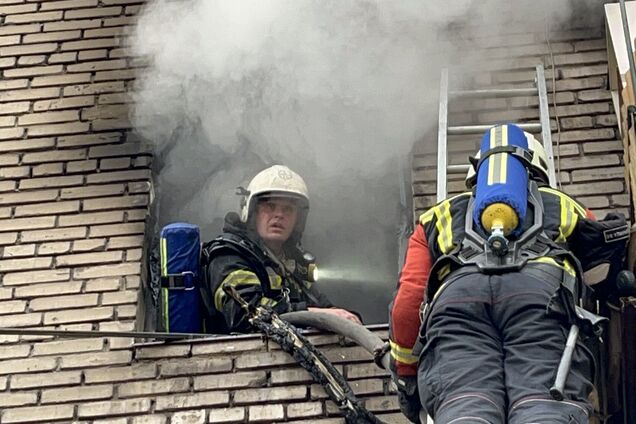 Когда вражеская ракета попадает по жилому дому, иногда трудно понять, сколько подъездов в нем было. Интервью со спасателем из Запорожья Алексеем