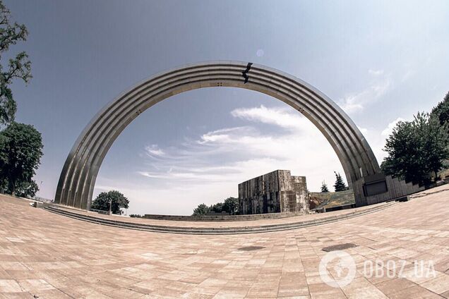 Открывались невероятные виды: в 1950-х годах в центре Киева работало смотровое колесо. Архивные фото