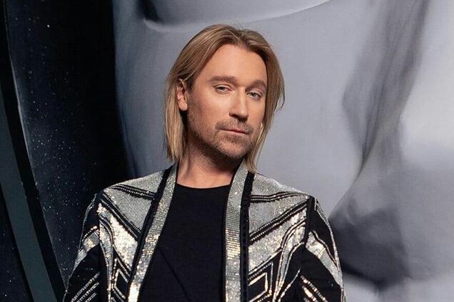 Олег Винник в патриотической футболке прорекламировал свои концерты за границей: как выглядит артист-беглец. Видео