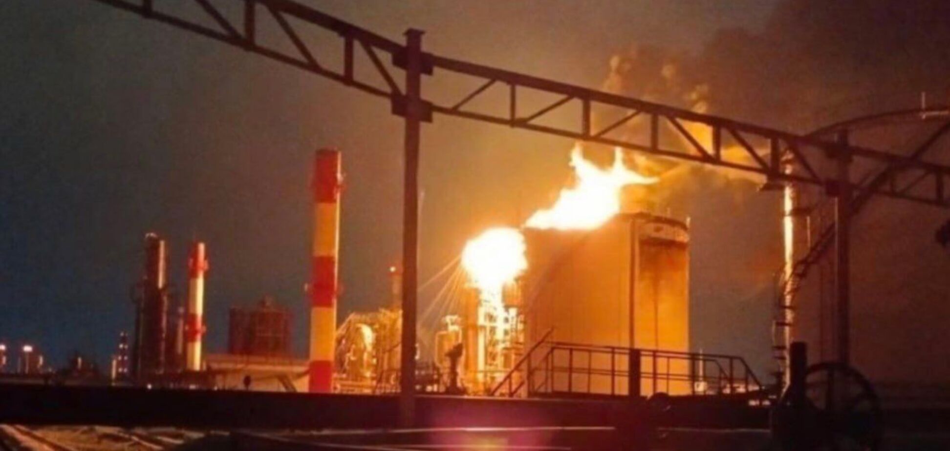 Рязанський НПЗ призупинив роботу після ударів українських дронів – Reuters
