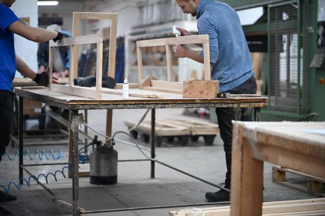 Мебельная фабрика на Закарпатье ждет работников из Бангладеш