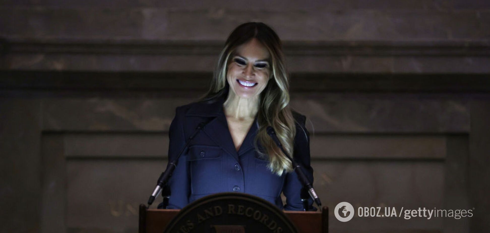 Ломает стереотипы: эксперты расшифровали скрытые символы в портрете Мелании Трамп