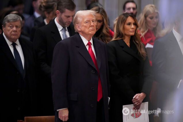 Мелания Трамп в костюме за $3 тысячи снялась для первого официального портрета в новом статусе. Фото