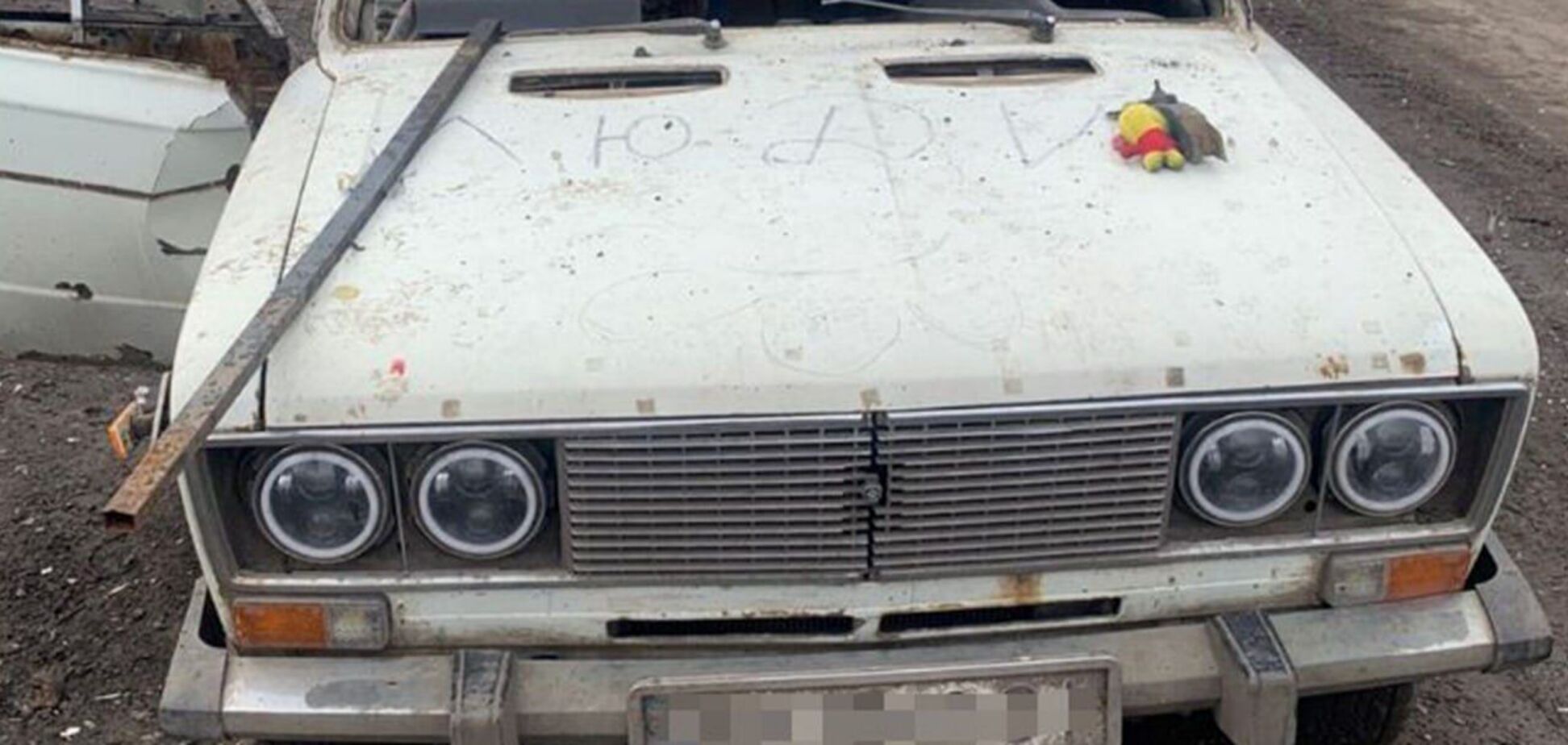 У Покровську росіяни обстріляли авто з написом 'Люди': загинула пасажирка. Фото