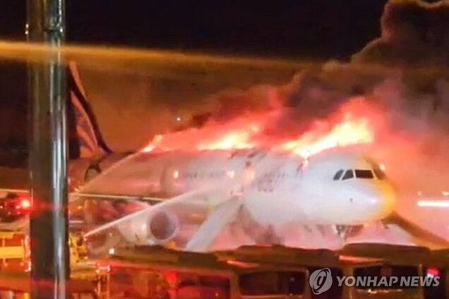 В аэропорту южнокорейского Пусана вспыхнул самолет с 169 пассажирами на борту: все подробности инцидента. Фото и видео