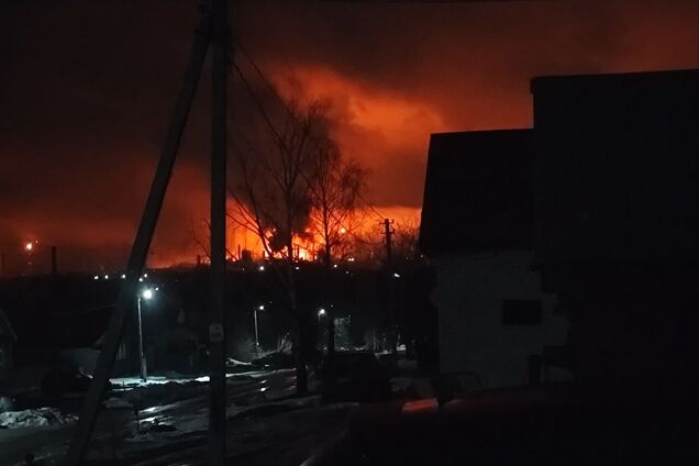 Чотири влучання з чотирьох: у ГУР і Генштабі підтвердили атаку БПЛА на нафтобазу 'Лукойл' у Кстово. Фото і відео