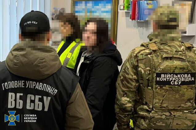 Шпигували під виглядом прогулянок: у Харкові викрили пару, яка 'полювала' на локації українських захисників та співробітників СБУ. Фото