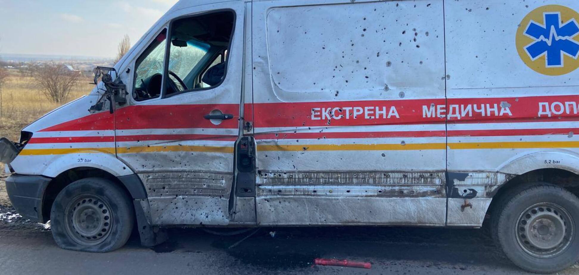 Окупанти вдарили по Куп'янську на Харківщині: постраждали водій швидкої і медики. Фото