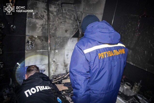 В Одесі у багатоповерхівці вибухнув павербанк, спалахнула потужна пожежа. Фото