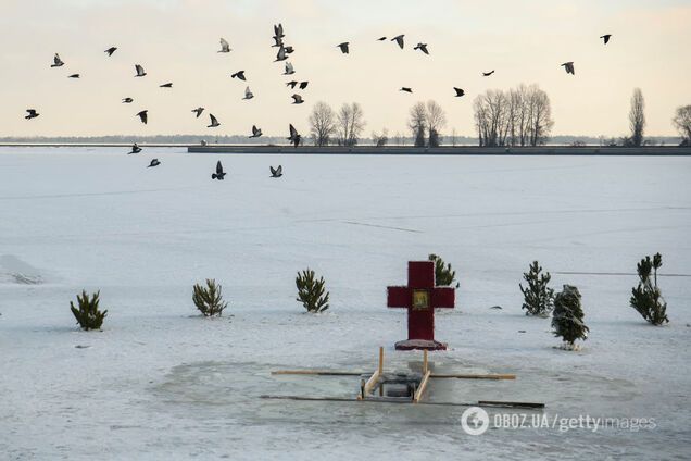 5 правил купания на Крещение: нужно ли нырять в ледяную воду в проруби