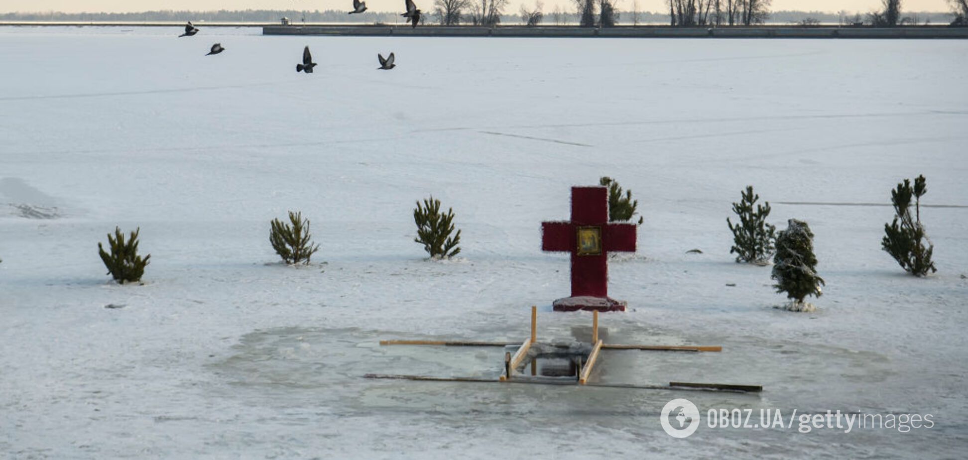 5 правил купання на Водохреще: чи потрібно пірнати в крижану воду в ополонці