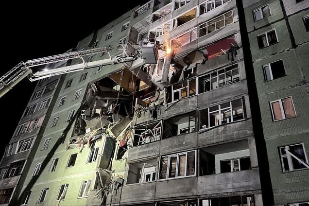 Внаслідок ворожої атаки загинули два подружжя: нові подробиці і кадри з місця удару РФ по Сумах. Фото і відео