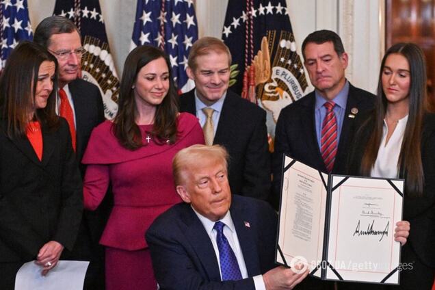 'Згуртував демократів і республіканців': Трамп підписав закон про арешт і депортацію мігрантів, обвинувачених у злочинах