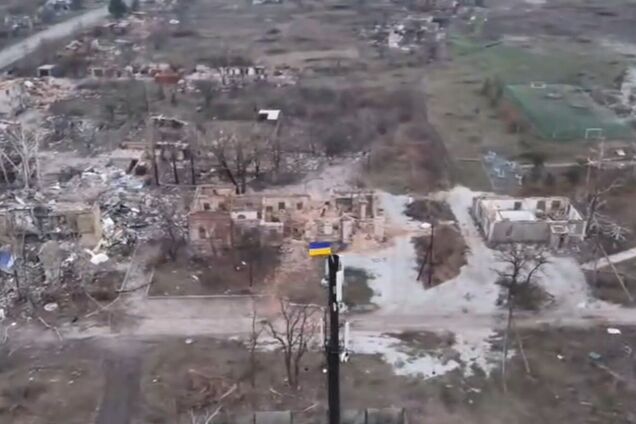 'Каждый метр нашей земли будет возвращен': на Донетчине нацгвардейцы установили флаг Украины в тылу врага. Видео