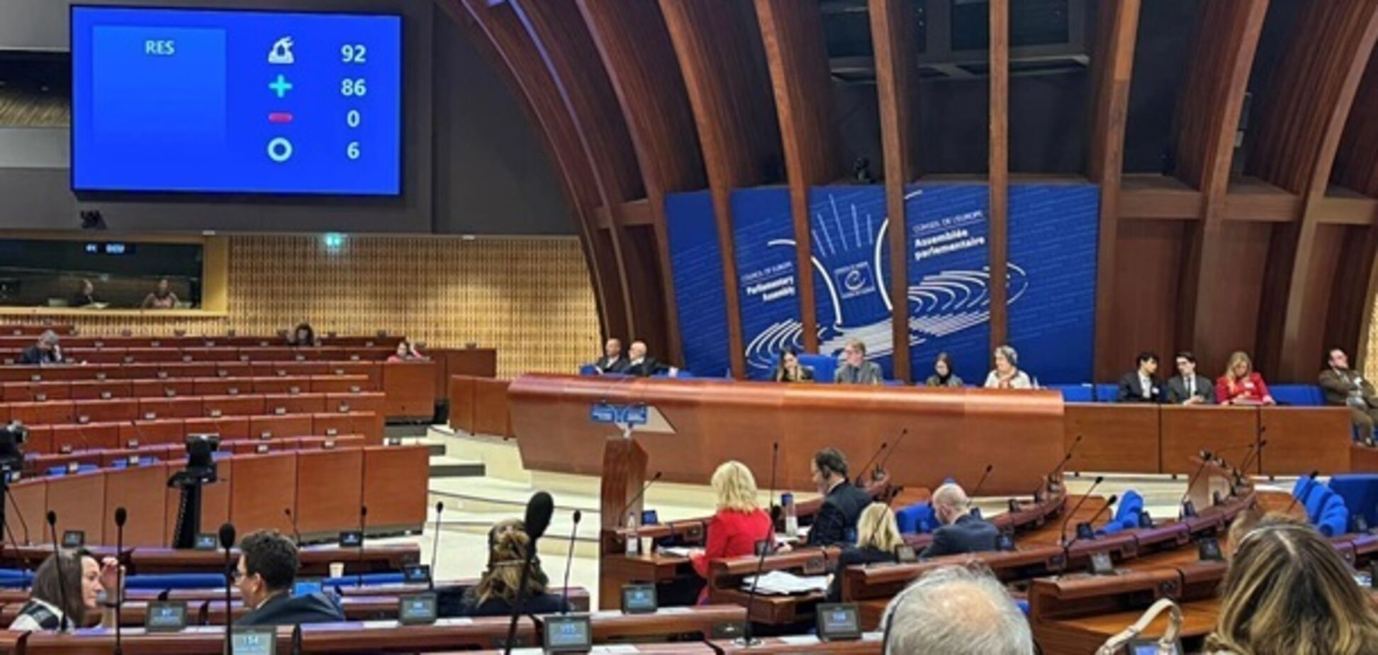 В ПАСЕ после возмущения украинской делегации согласились одобрить правку о Путине, но вычеркнули из нее слово 'террорист'