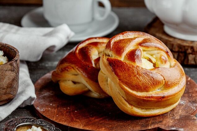 Пухкі сирні булочки, які точно сподобаються дітям: як приготувати