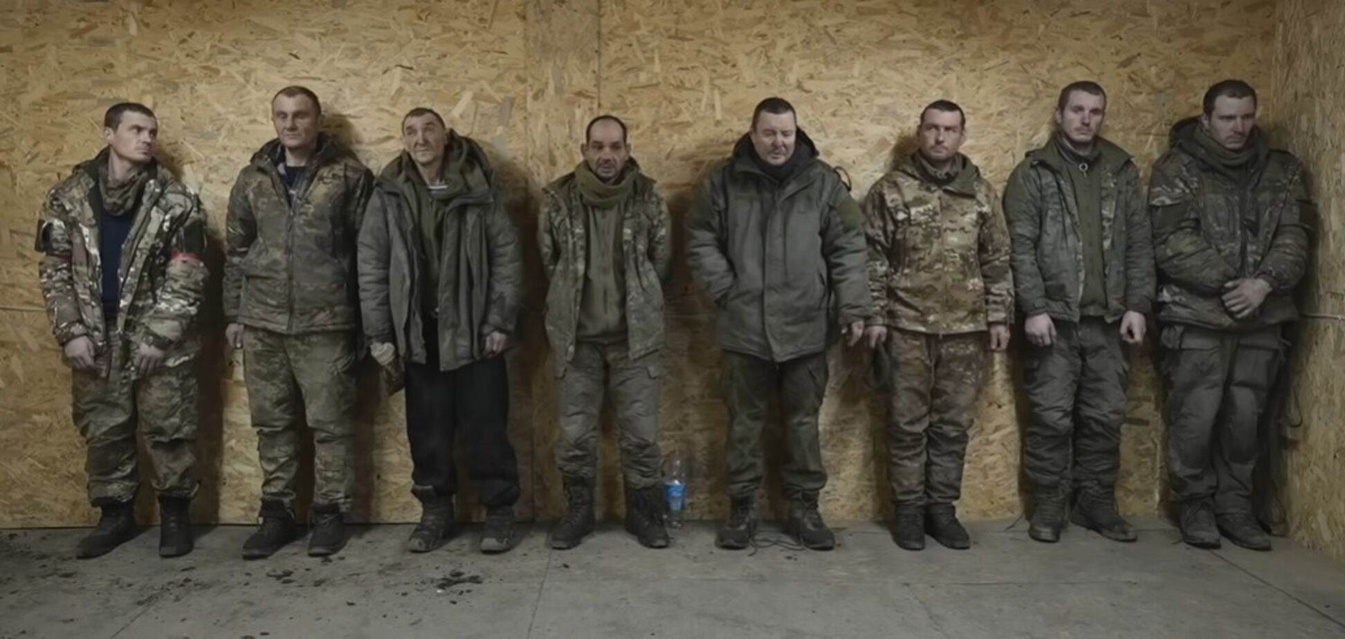 'Зайшли в посадку й оточили позицію ворога': українські штурмовики взяли в полон вісьмох окупантів. Відео