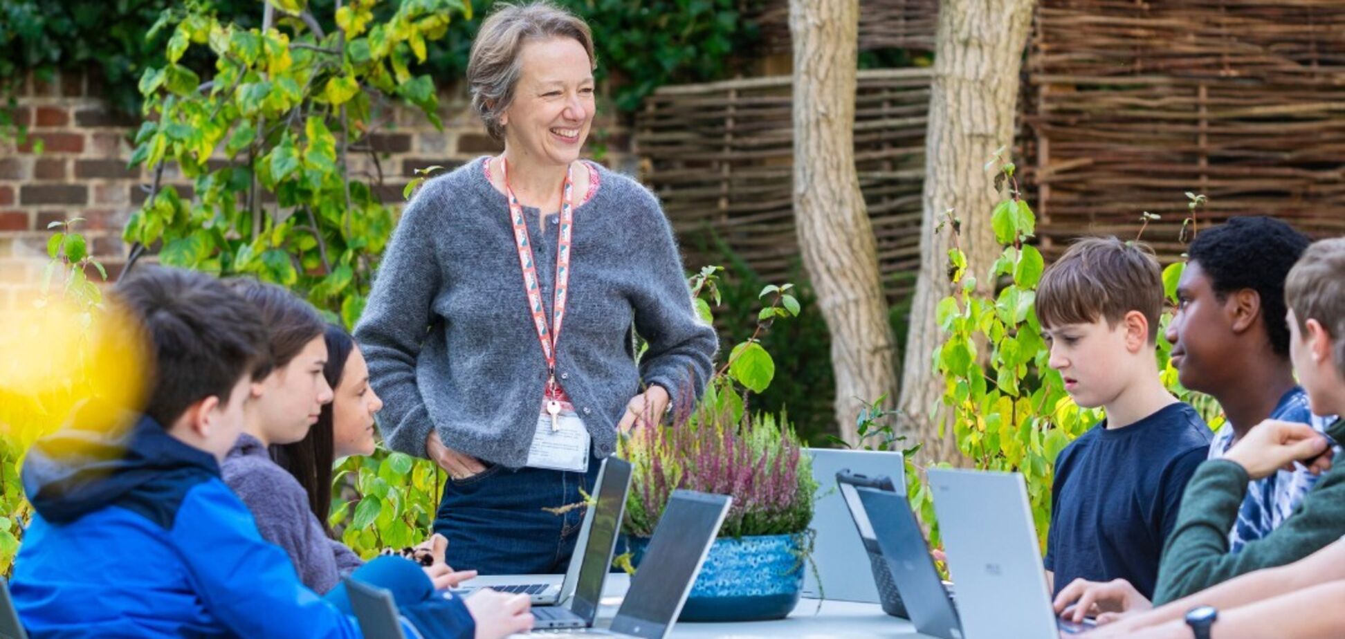 Навчання 4 дні на тиждень і уроки в наметах: як англійська школа проводить 'тиху революцію' в освіті