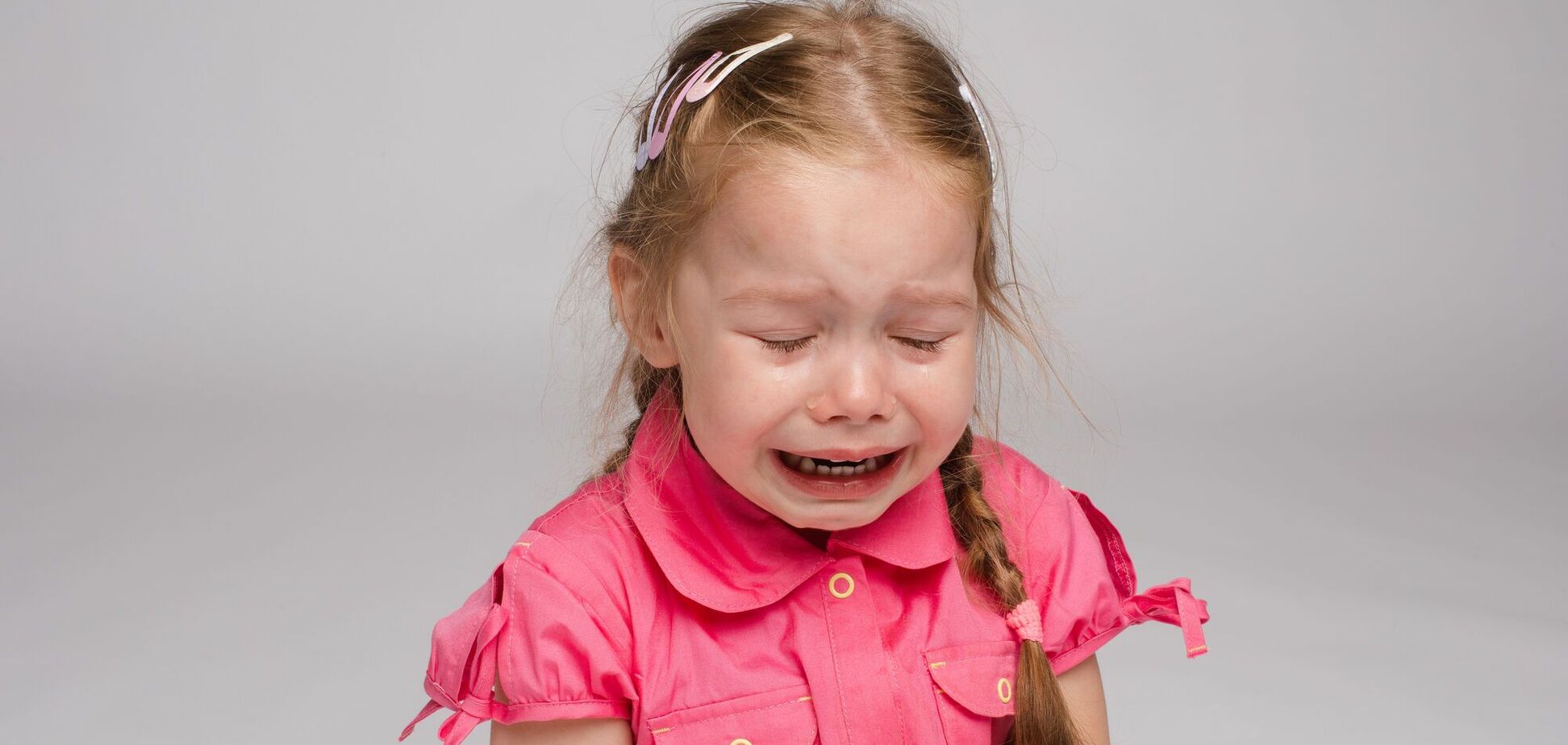 Три ошибки, которые совершают родители во время истерики у ребенка, и как их избежать