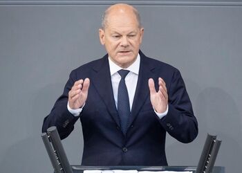 'Это неправильно и опасно': Шольц раскритиковал заявления Трампа о 'диктаторе Зеленском'