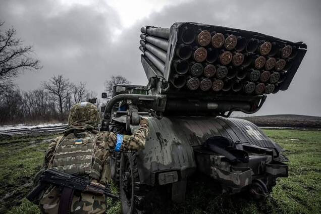  Ворог намагається наступати широким фронтом від Курщини до Херсона: відбулося 199 бойових зіткнень – Генштаб