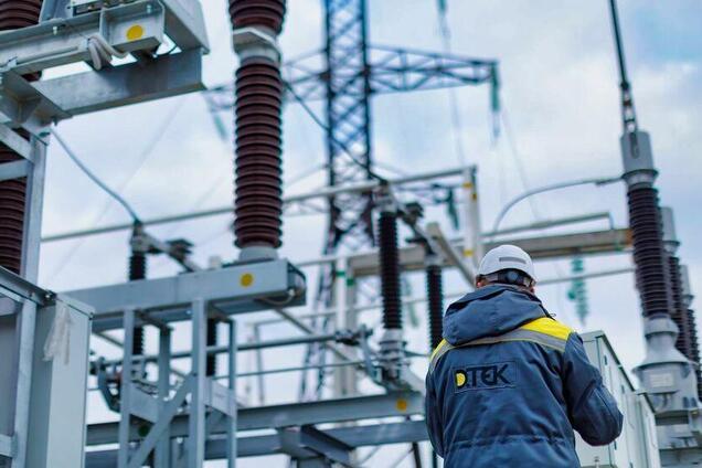 Попри небезпеку енергетики продовжують відновлювати світло українцям