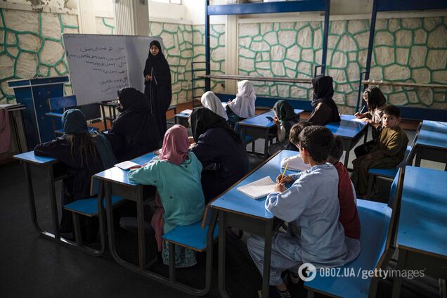 Тілесні покарання, релігія та заборона дівчатам навчатися після шостого класу: як 'Талібан' змінив шкільну освіту в Афганістані