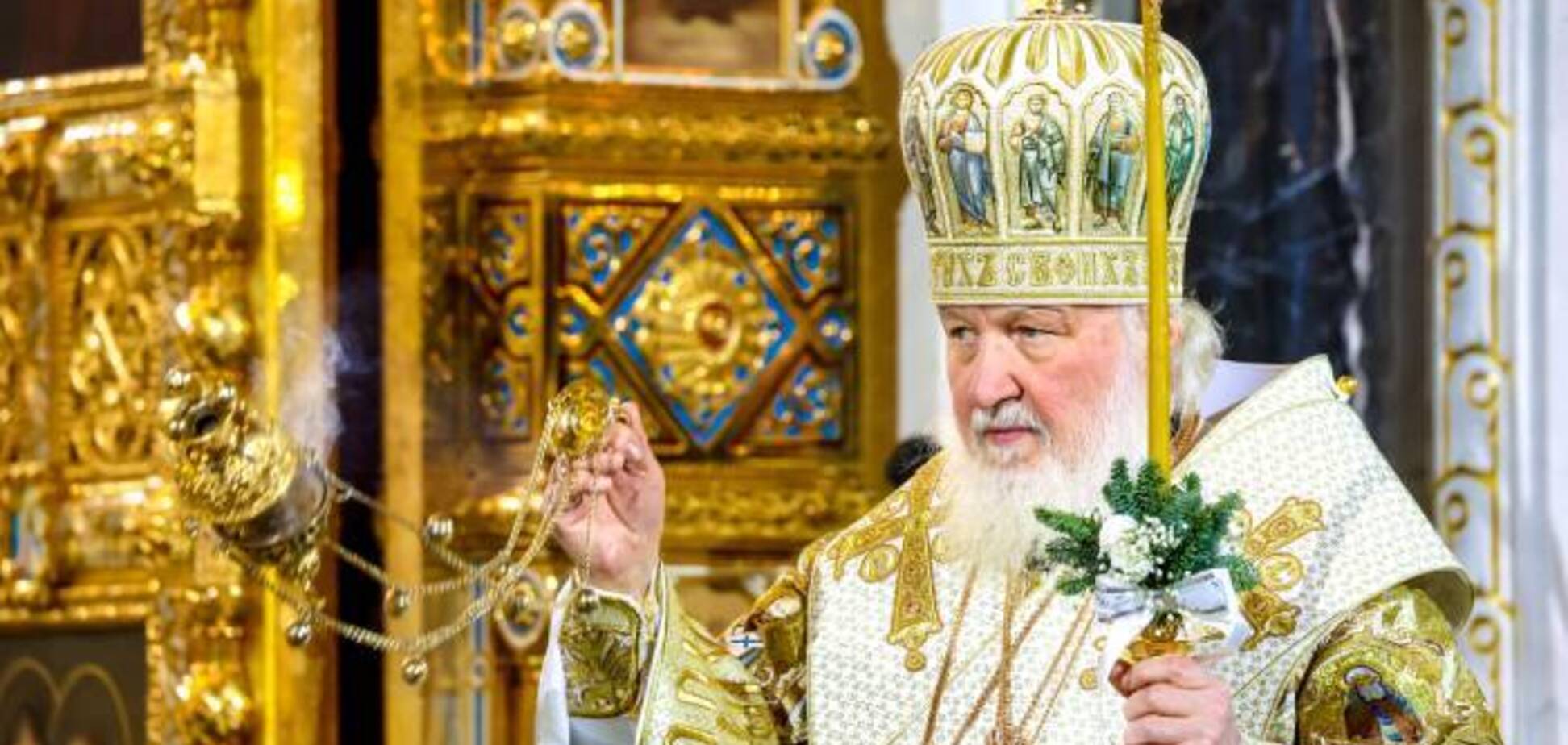 На деяких є ініціали Путіна: глава РПЦ Кирило освятив хрести для російських солдат, які вбивають українців