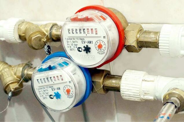 Лічильники холодної та гарячої води. Ілюстрація