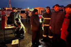 Пожар виден в Саратове: в атакованном дронами российском Энгельсе ввели режим чрезвычайной ситуации. Видео