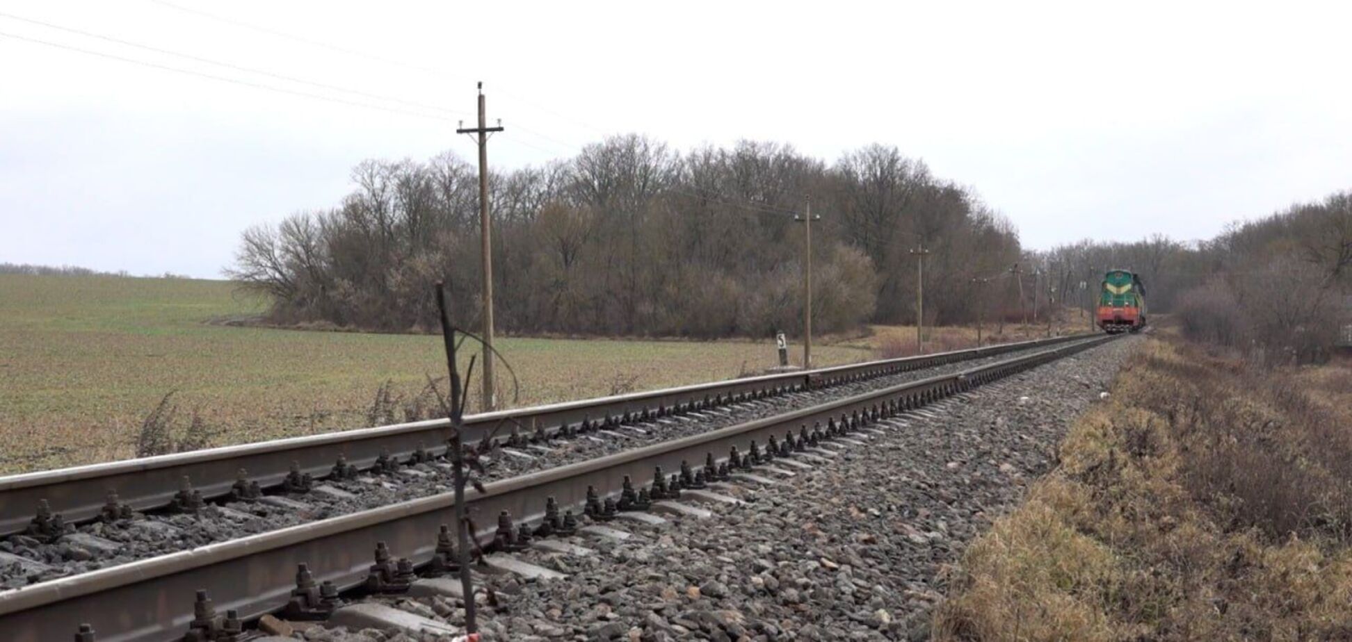 В Хмельницкой области задержали диверсантов, которые подорвали колею и пытались пустить под откос поезд. Фото и видео