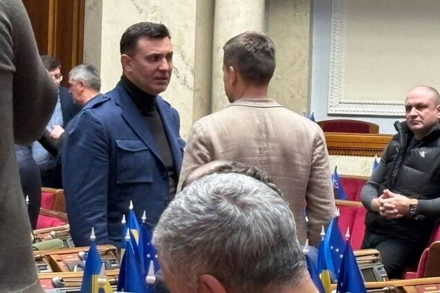 Скандальний Тищенко засвітився на засіданні Ради після домашнього арешту. Фото і відео