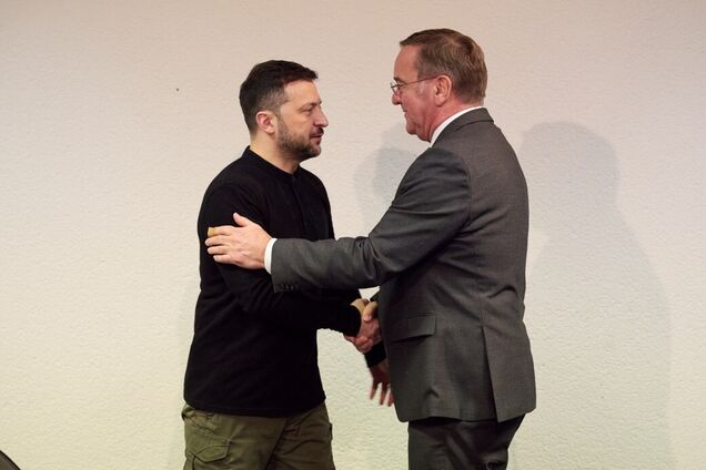 Військова допомога та підтримка українського виробництва зброї: Зеленський на базі 'Рамштайн' зустрівся з Пісторіусом. Фото й відео