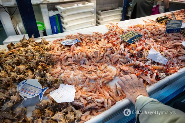 Вчені назвали морепродукти, в яких найбільше мікропластику: креветки краще не їсти