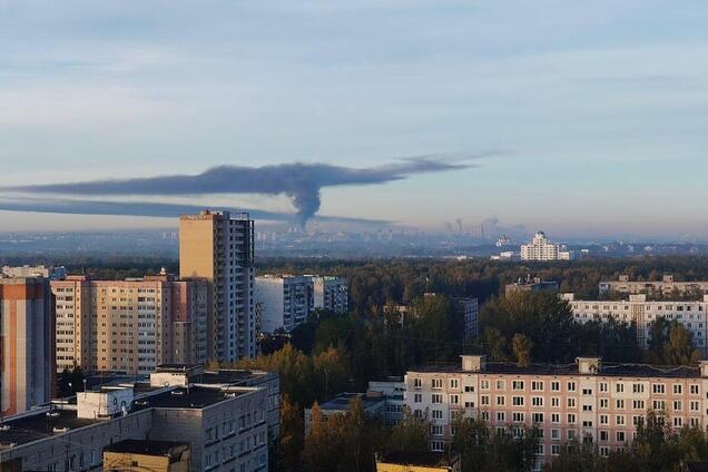 Столб дыма виден издалека: в российском Ярославле вспыхнул мощный пожар на НПЗ. Фото и видео