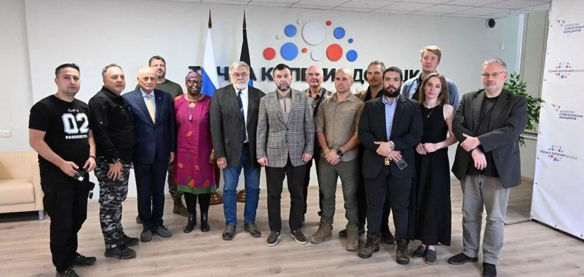 'Будем инициировать запреты на въезд': в МИД назвали медиа, которые приняли участие в российском туре на оккупированные территории Донетчины