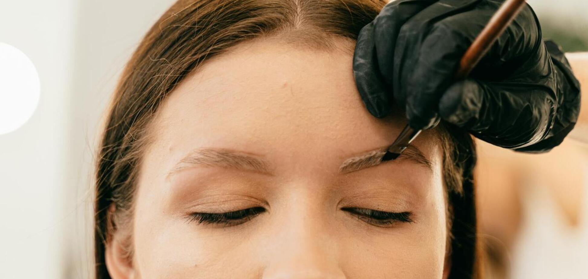 Як не варто фарбувати брови: помилки, які додають віку