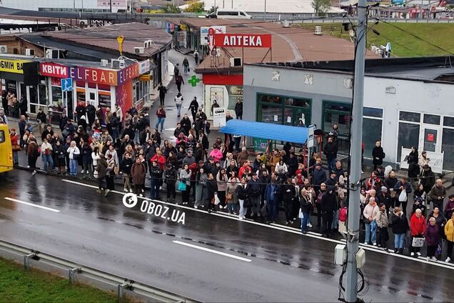 Забитые остановки и огромные очереди: в Киеве возник коллапс в работе общественного транспорта из-за российской атаки. Фото и видео