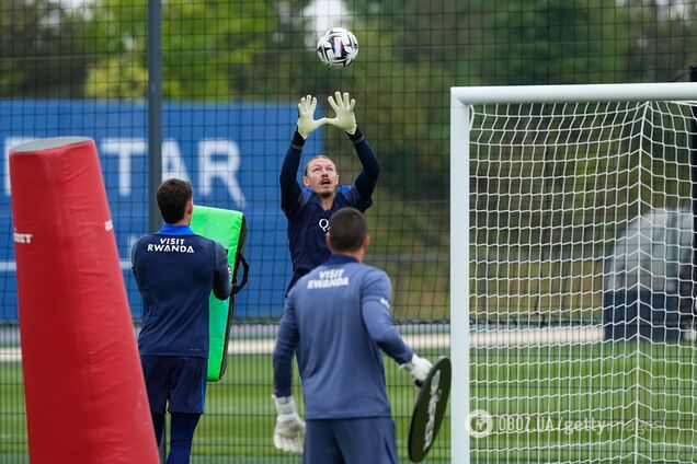 Голкипер сборной РФ отказался возвращаться в Россию из 'дискомфортного' Парижа