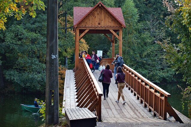 В сети показали, как изменилось место, где делают для фото на память, в самом известном курорте Киева за 70 лет. Фото