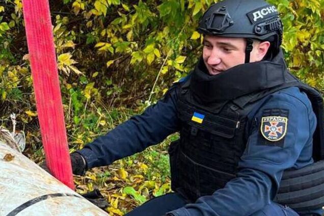 'Впала на присадибну ділянку': на Чернігівщині знайшли бойову частину ракети 'Іскандер-К', яка не вибухнула. Фото