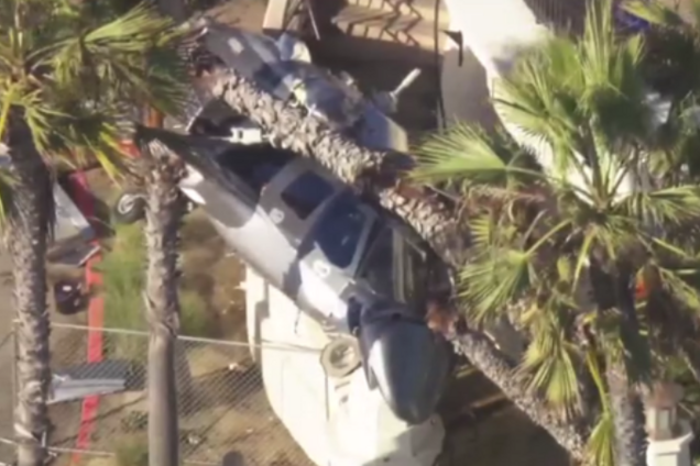 У США гелікоптер упав прямо на людний пляж в Каліфорнії: є постраждалі