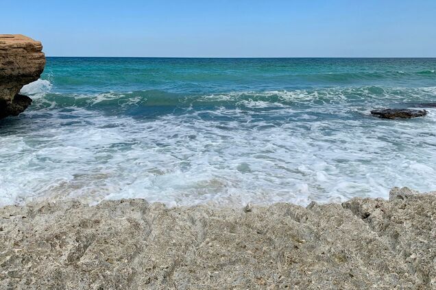 Можно только загорать и плавать: туристам посоветовали остров в Европе для ленивого отдыха