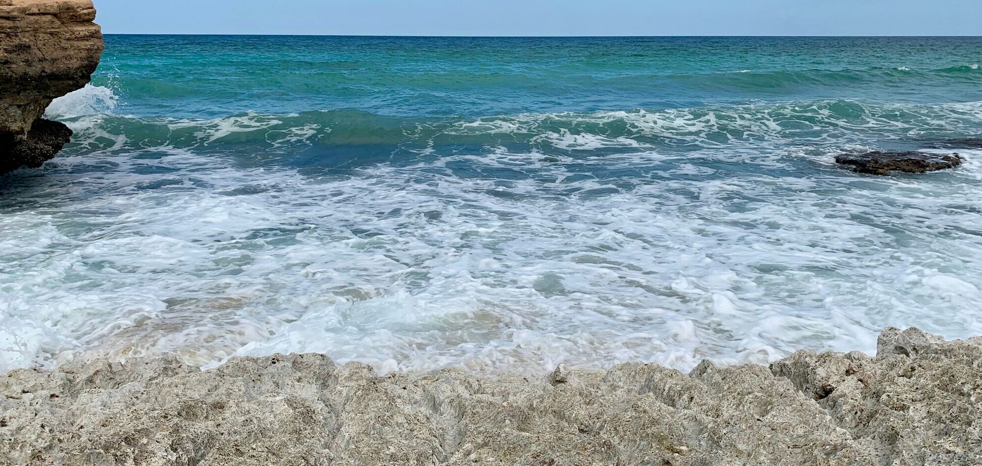 Можно только загорать и плавать: туристам посоветовали остров в Европе для ленивого отдыха