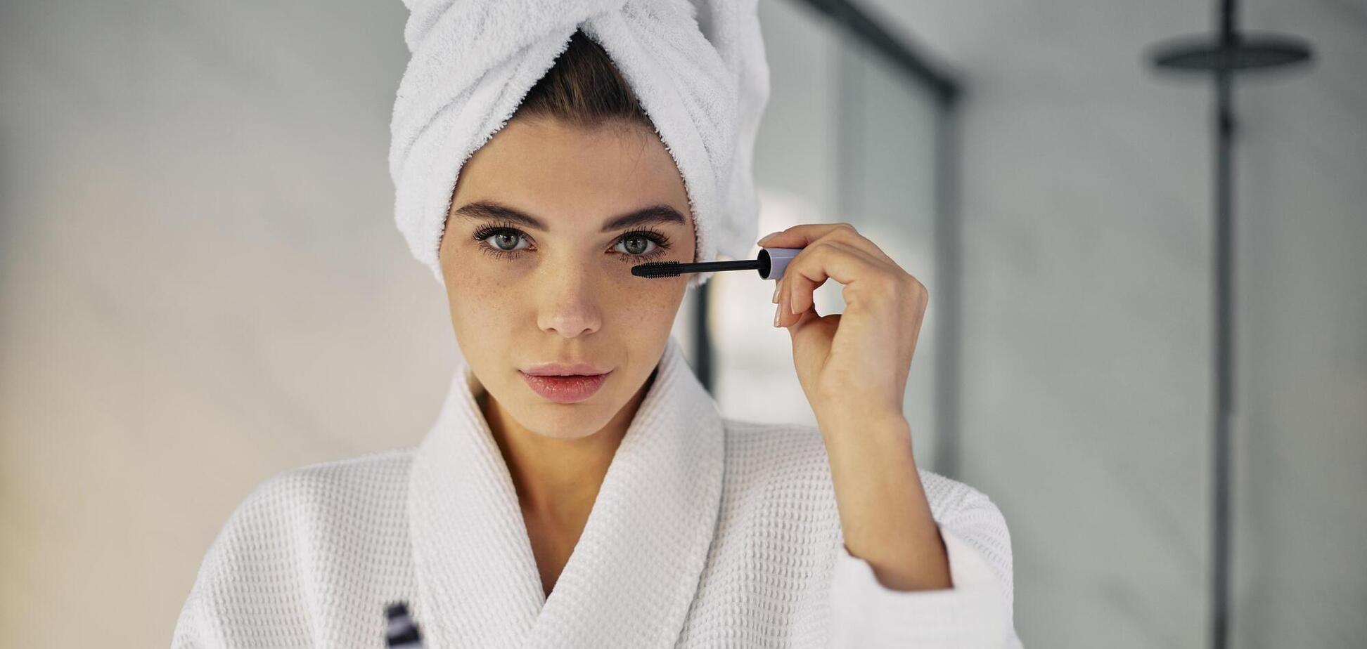 Вії будуть довгими і пишними: як наносити туш, як знаменитості