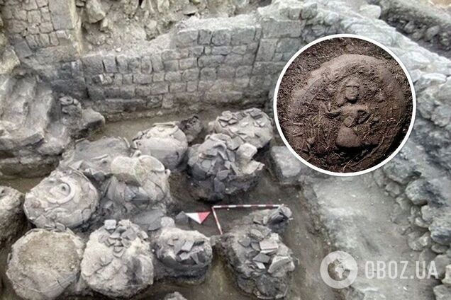 С изображением Иисуса: ученые нашли хлеб, которому 1300 лет. Фото