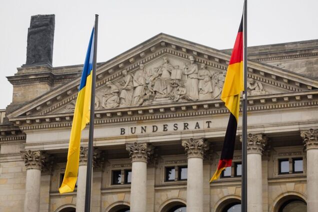 Переслідування опозиції набуває дивних форм: німецьке видання радить українській владі потурбуватися про національну єдність