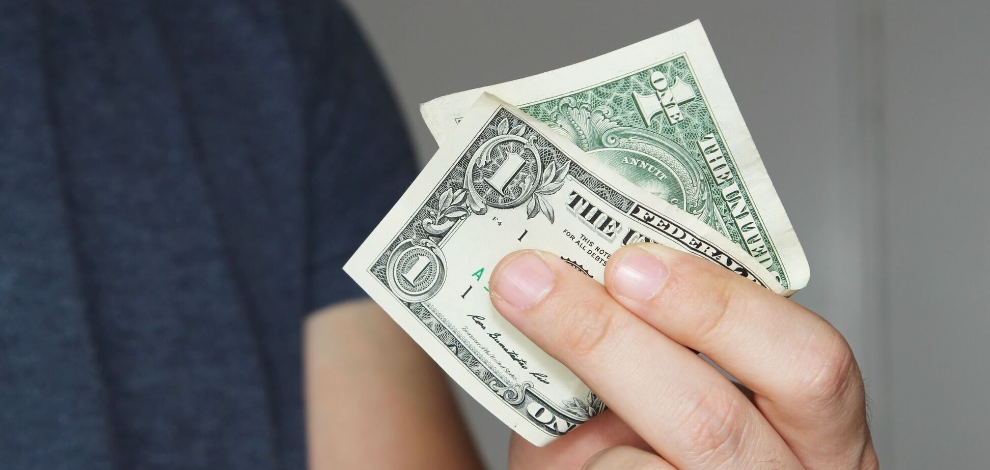 Украинцам рассказали, каким будет курс доллара в декабре